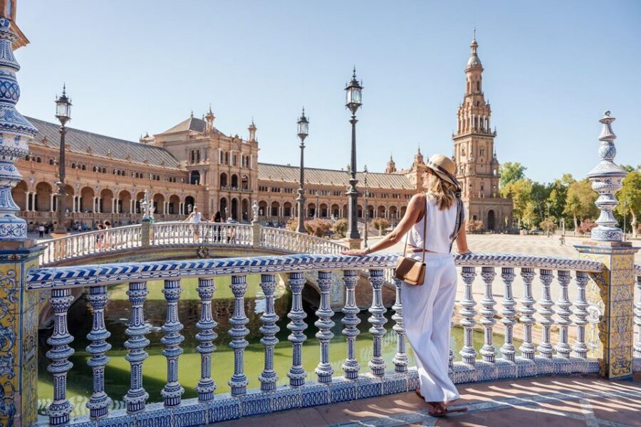 Seville: Professional Photoshoot - The 40-Minute Flow: Plaza de España in 30 Minutes