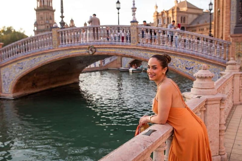 Seville: Professional Photoshoot and Video - Where you start matters: Plaza de España, North Tower entrance