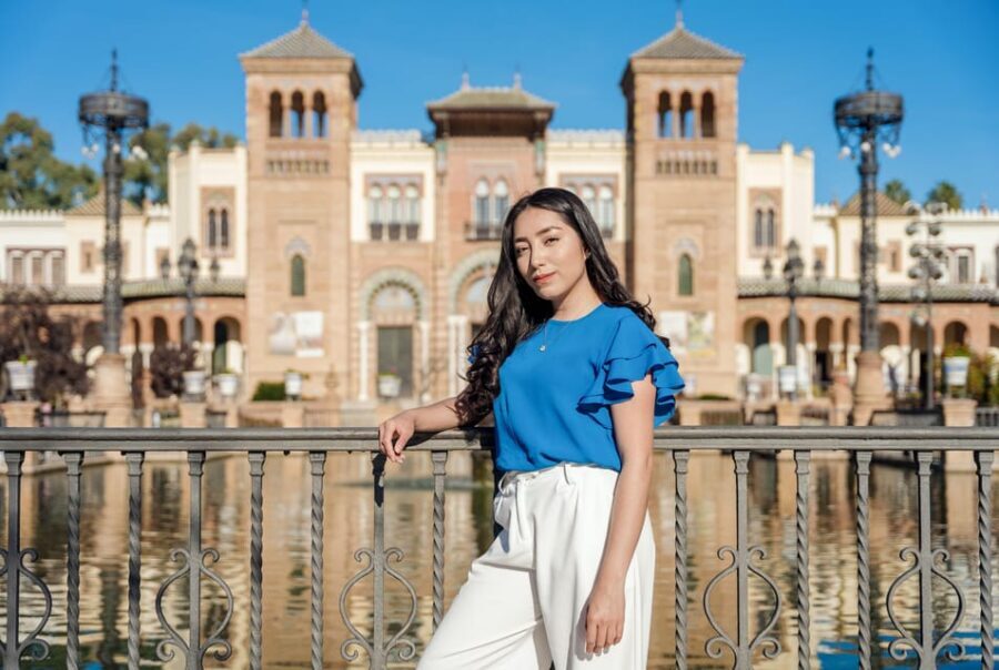 Seville: Professional Photoshoot at Plaza de España - Plaza de España Photo Stop: The Main Event