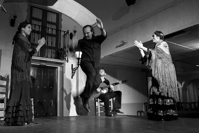 Seville Pure Flamenco Tour - Meeting point near Puerta de Jerez: getting settled fast