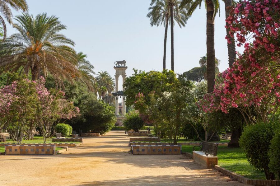 Seville: Relaxing City Bike Tour with a Tour Guide - Why Seville Works So Well on Two Wheels