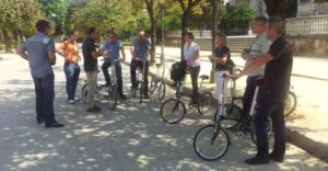 Seville: Relaxing Electric Bike tour with Tour Guide - Barrio Santa Cruz: old streets, less fatigue