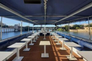 Seville: Restaurant boat ride on the Guadalquivir River with lunch/dinner - El Miarma Dos: comfort-first design on the Guadalquivir