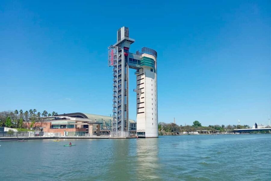 Seville: Restaurant boat ride on the Guadalquivir River with lunch/dinner - Lunch vs dinner: choosing the best sailing window