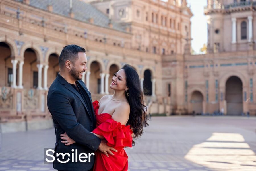 Seville: Romantic photoshoot for Couples - Finding the good corners of Seville without turning it into a scavenger hunt
