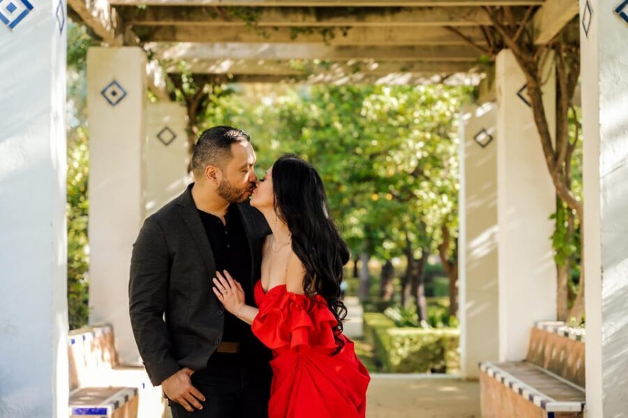 Seville: Romantic photoshoot for Couples - How the 45-minute session actually feels (and why it works)