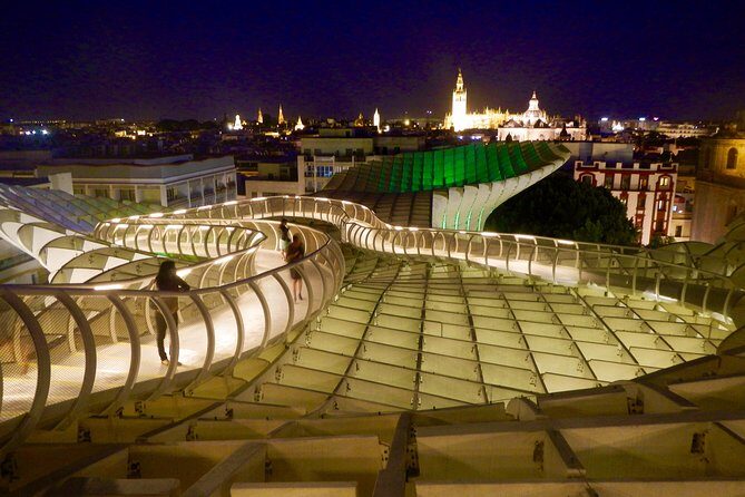 Seville Rooftop Walking Tour - Barrio Santa Cruz: narrow lanes and neighborhood context