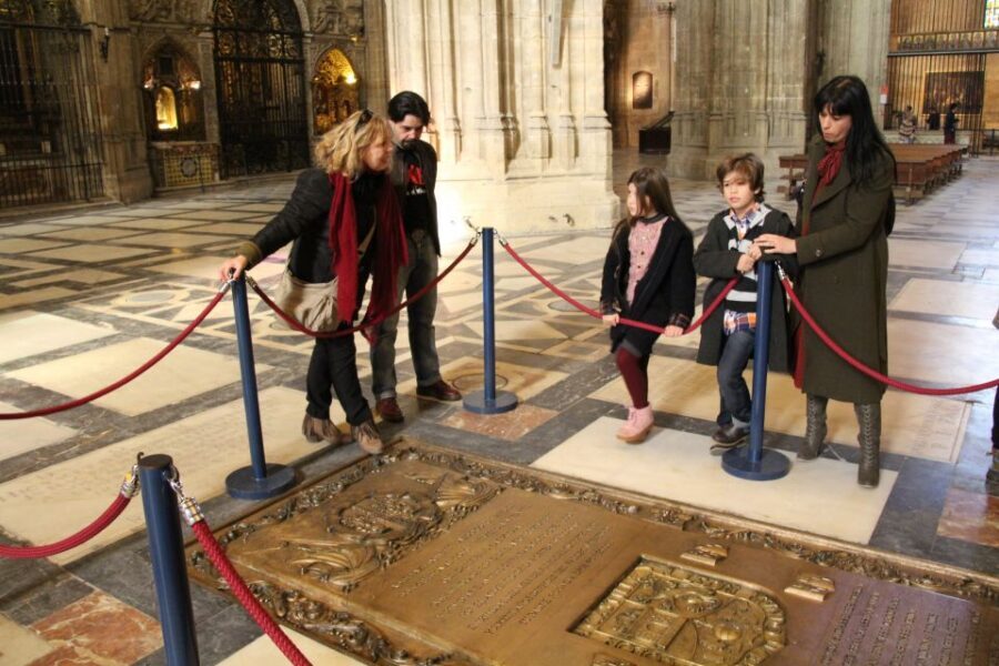 Seville: Royal Alcazar, Cathedral and Giralda Tower Tour - Price and time: what $77 and 2.5 hours really buy