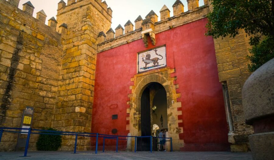 Seville: Royal Alcázar Skip-the-Line Tour by Local Experts - Key points to know before you go