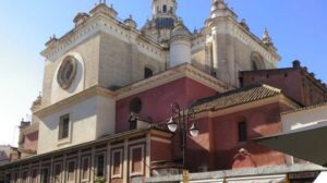 Seville: Salvador Church, Casa Pilatos, and Metropol Tour - Strolling through old Arabic Seville: where you see daily tradition