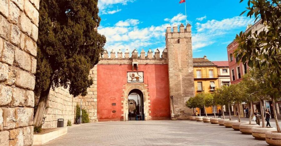 Seville: Skip-the-Line Royal Alcázar Guided Tour - Royal Alcázar in 90 minutes: what skip-the-line actually buys you