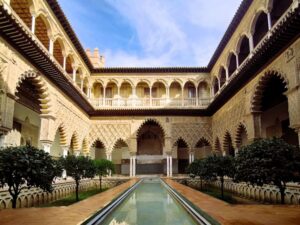 Seville: Small-Group Alcázar Guided Tour & Entry Ticket - First Stop: Getting Oriented at the Main Monumental Area