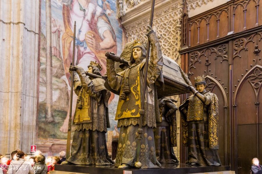Seville: Small-Group Cathedral and Giralda Tour with Tickets - Fast-Track Entry at Seville Cathedral, Without the Crush