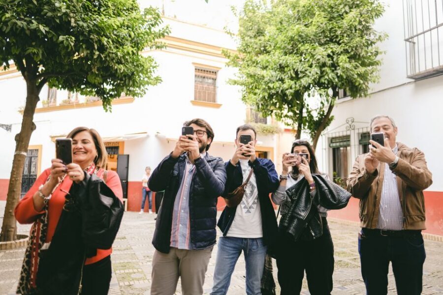 Seville: Small-Group Jewish Quarter Discovery Walking Tour - Key things you’ll notice right away