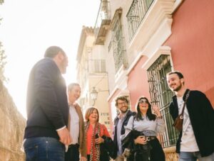 Seville: Small-Group Jewish Quarter Discovery Walking Tour - Meeting at Plaza del Triunfo and starting with the right context
