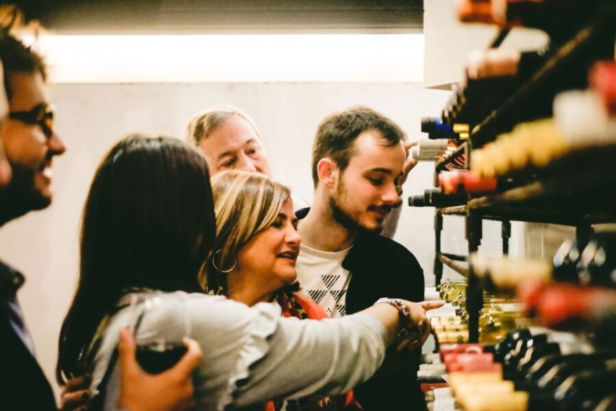 Seville: Small Group Jewish Quarter Tour with Tapas & Drinks - Calle Agua and Callejón del Agua: the water connection you’ll remember