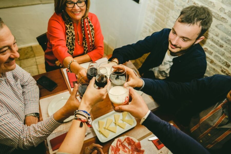 Seville: Small Group Jewish Quarter Tour with Tapas & Drinks - Iglesia de Santa María la Blanca: turning a building into a story