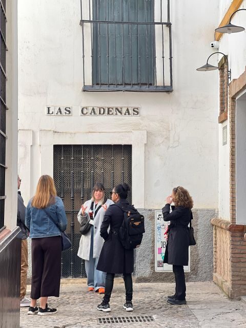 Seville: Small Group Jewish Quarter Tour with Tapas & Drinks - The tapas meal on Calle Lope de Rueda: what you get and what to expect