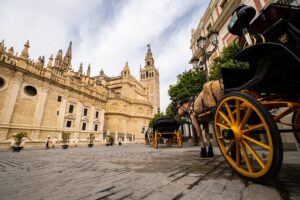 Seville Small-Group Monumental Highlights Walking Tour - Meeting point on Pl. de S. Francisco, 17, and the end at Plaza de España