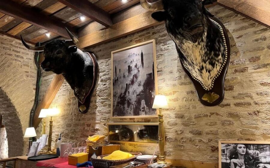 Seville: Tapas Dinner and Flamenco Show - Arenal Quarter at Dinner Time: Why This Evening Works