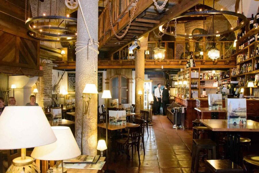 Seville: Tapas Dinner and Flamenco Show - Petit Comite Reservation: How the Night Starts Smoothly