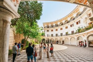 Seville: Tapas, Taverns and History Guided Walking Tour - The 3 to 3.5 Hour Rhythm: What Your Evening Schedule Looks Like