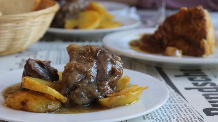 Seville: Tapas Tour Across the River in Triana - Inside the bar hop: drinks, pacing, and how the tour avoids waste