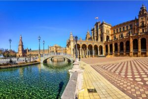 Seville: The Inheritance Exploration Game - Cathedral to side streets: what you actually see along the route