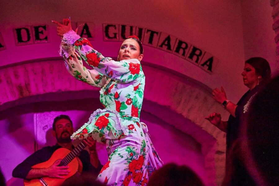 Seville: Ticket to Flamenco Show at La Casa de la Guitarra - The One-Hour Flamenco Show: Alegrías, Castanets, and Close-Range Power