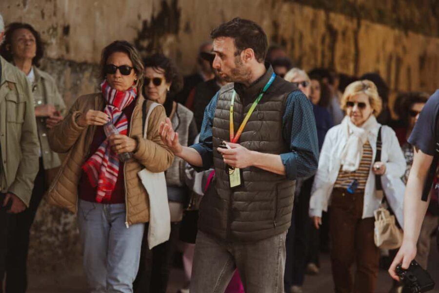 Seville: Tiny-Group Jewish Quarter Discovery Walking Tour - Santa Cruz in 90 minutes: what this Seville Jewish Quarter walk really does