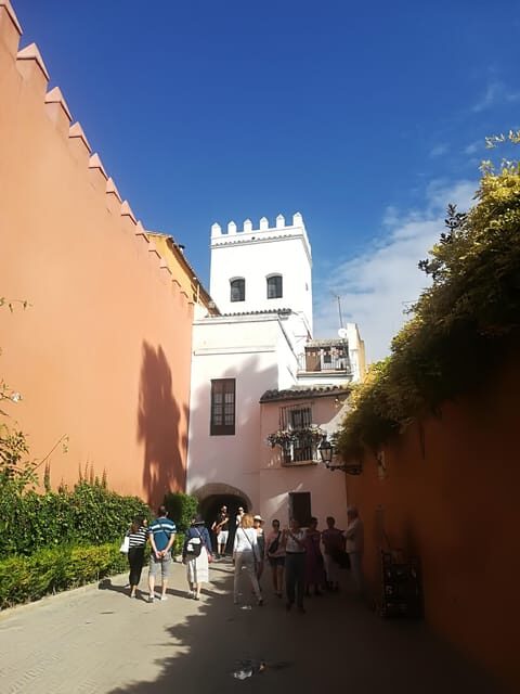 Seville: Tiny-Group Jewish Quarter Discovery Walking Tour - Where you meet: Plaza del Triunfo (cathedral and Alcázar area)