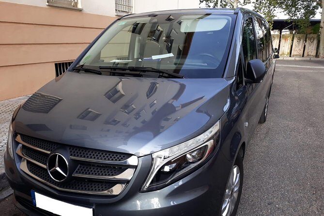 Seville tour with private car - Catedral de Sevilla and Real Alcázar: UNESCO icons from the outside