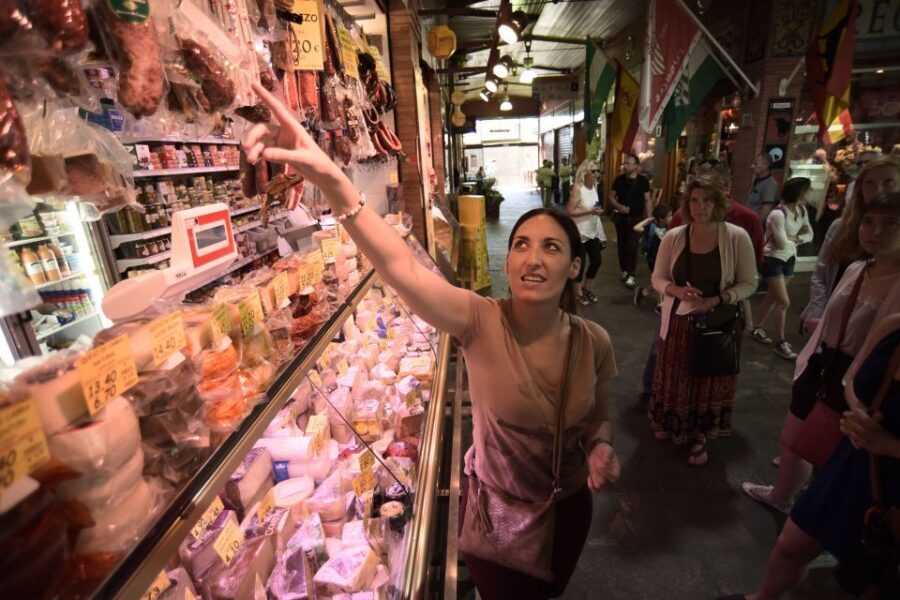 Seville: Triana Market Tour with Tastings - Guide energy makes or breaks a market tour