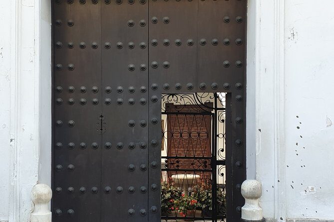 Seville, walk through the heart of the city - Start at Avenida Portugal: a 7 pm walk that makes sense