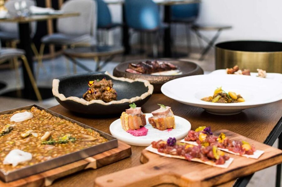 Seville with a Michelin Chef: Gastronomic Tour around Secret Corners - Traditional-style stop: tasting classic Seville flavors the chef can explain
