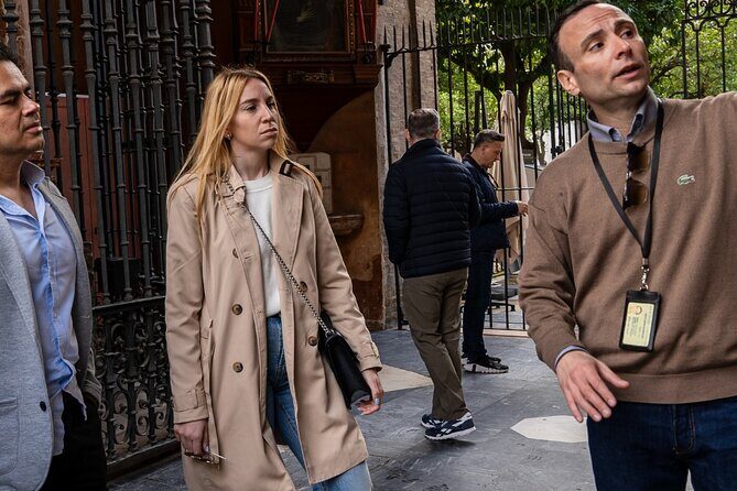 Small Group Tour to Cathedral and Giralda Direct Entrance - The 1-hour guided Cathedral walk: what you’ll actually notice