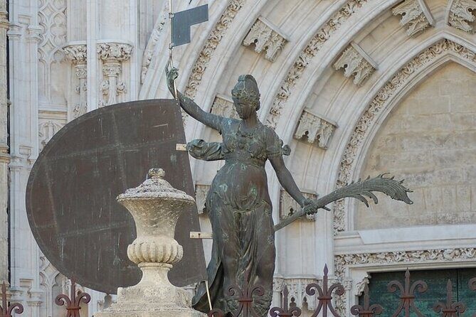 Small Group Tour to Cathedral and Giralda Direct Entrance - Torre Giralda climb: time to go up and linger for views