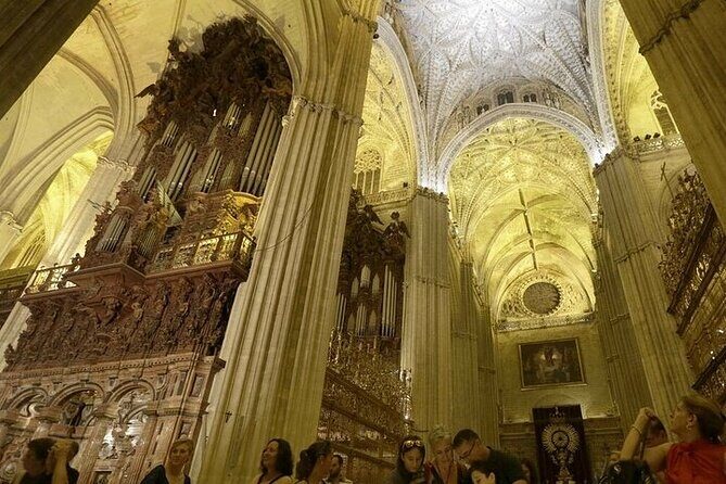 Small Group Tour to Cathedral and Giralda Direct Entrance - Small group size: hearing the guide and asking real questions