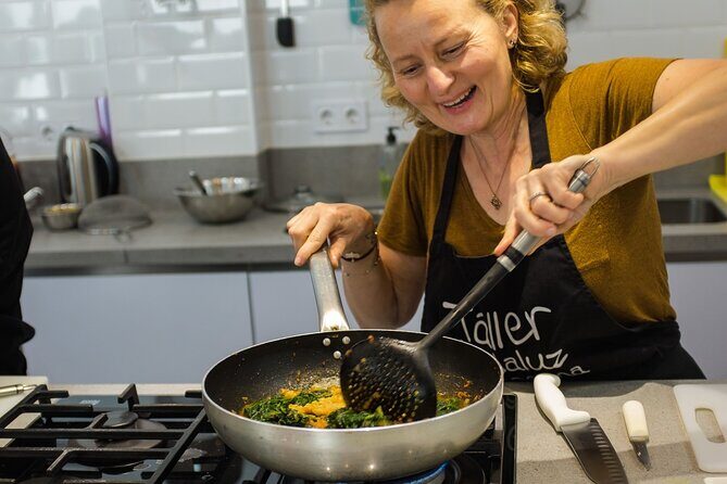 Spanish Cooking Class and Dinner in Seville - Drinks and dinner pacing: sangria during class plus two choices at the table