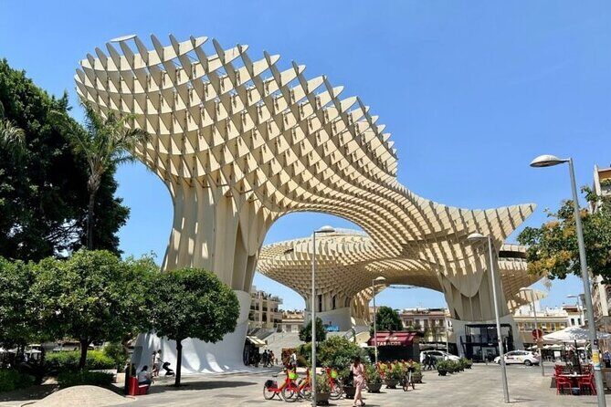 Spirit of Seville - Private Walking Tour with Casa de Pilato - Stop 1 in Seville: from Costurero de la Reina to the Cathedral exterior