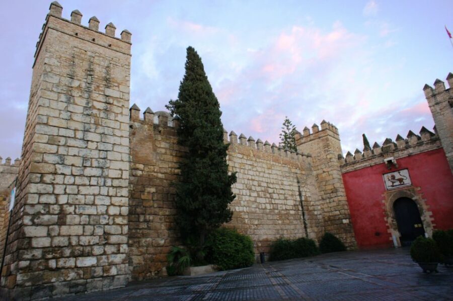 The Cultures of Seville Walking Tour - Laraña Street’s Golden Mile of Mystery: Seville’s Aesthetic, Explained