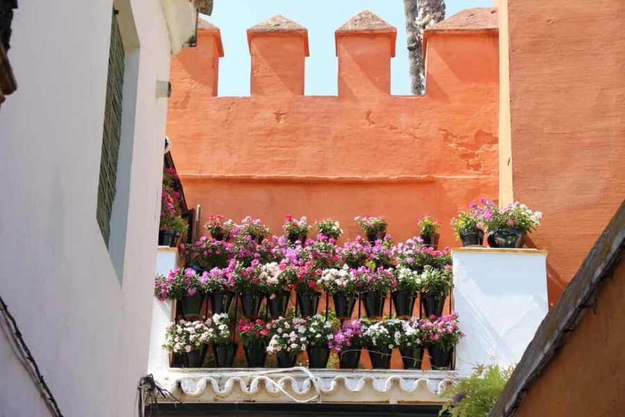 Tour Sevilla de las 3 Culturas - El Giraldillo, Monument Stops, and the River-Linked City