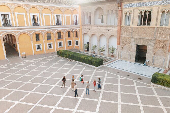 VIP Guided Seville Alcazar Pre-Opening, Cathedral & Old Town - VIP Alcázar morning: why 8:30 matters