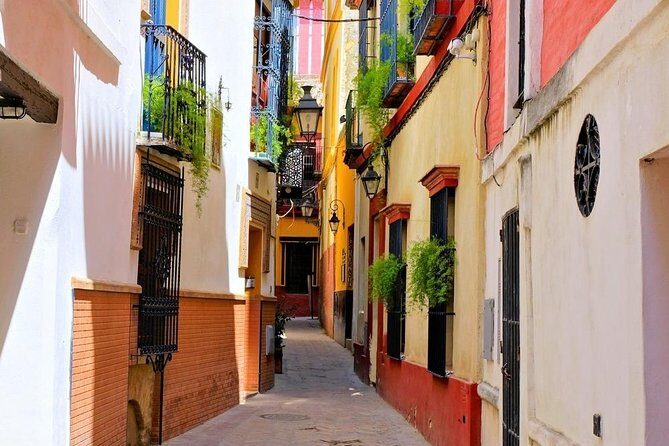 Walking tour through the old Jewish quarter of Santa Cruz. - Starting at Av. de la Constitución: Easy to Find, Easy to Join