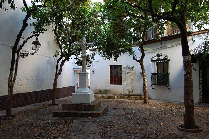 Walking tour through the old Jewish quarter of Santa Cruz. - The Value of $17.36 for 90 Minutes with an Official Guide
